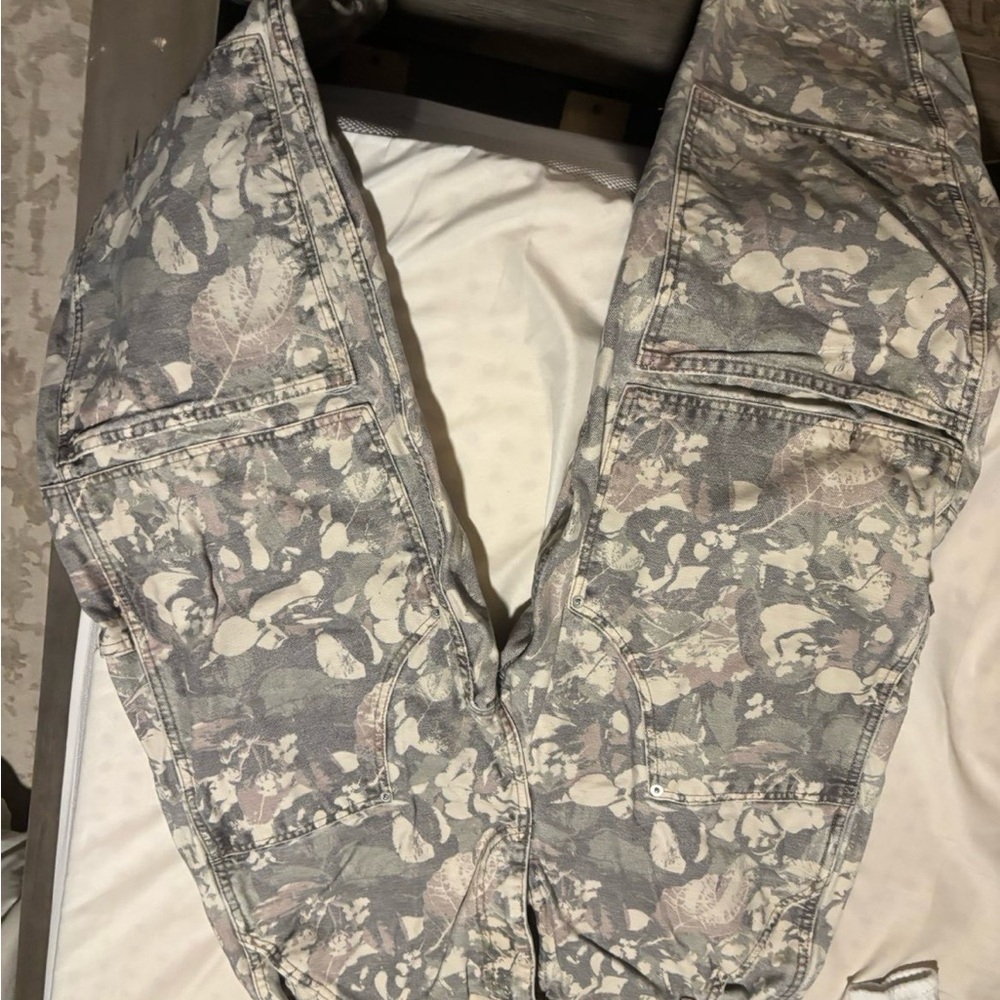 Zara Gray Floral Cargo Pants